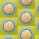 Fabric 43208 | Niebieski kwiat na limonkowym tle